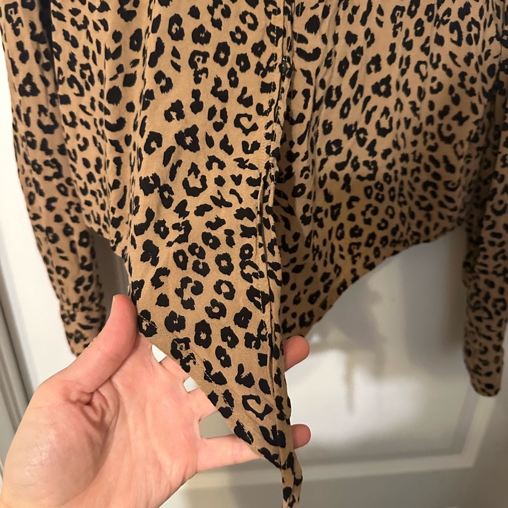 🐆Leopard Print Tie-Front Blouse - Picture 6 of 8